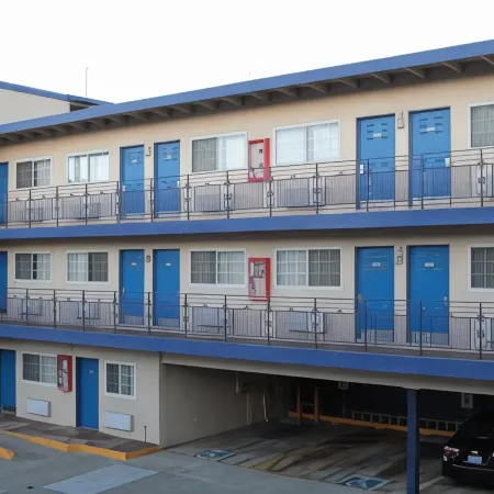 Surf Motel Отели рядом с достопримечательностью «Марина-Дистрикт»
