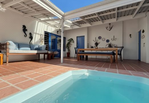 BlueSky Arniston Guest House - Housity