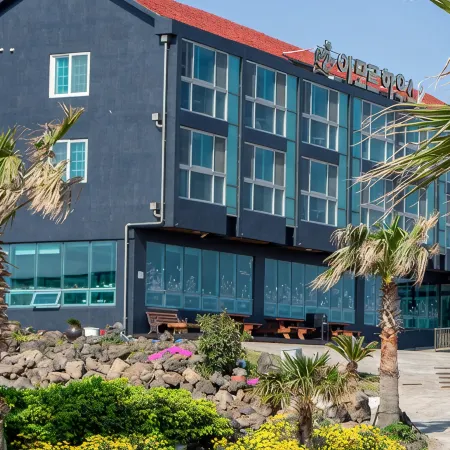 Jeju Amore House Отели рядом с достопримечательностью «Пляж Сехва»