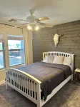 Sunset Retreat! Quiet, gated community, close to hiking and restaurants
