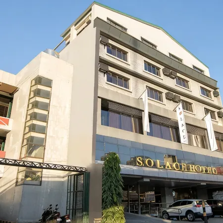 Solace Hotel Отели рядом с достопримечательностью «Посольство Тайвань »