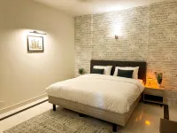 Luxury 3BR Apt | Prime Spot w/Lounge & Dinning