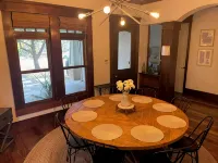 Luxury Austin Retreat for Families & Groups, Pool + Spa, Sleeps 15 - 방갈로