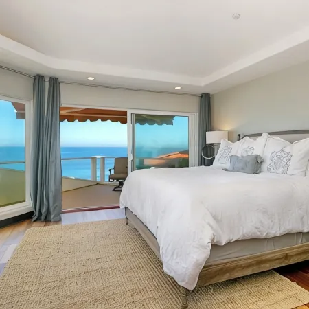 Oceanfront! 3 Distinct Suites! Jacuzzi & BBQ!