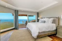 Oceanfront! 3 Distinct Suites! Jacuzzi & BBQ!