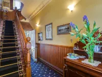 Highland House Boutique Hotel Hotels near Baldwin Street