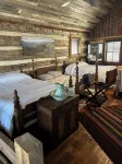 2-BR, 3 B 1860 hand hewn log cabin in peaceful setting Rutherfordton WiFi, AC