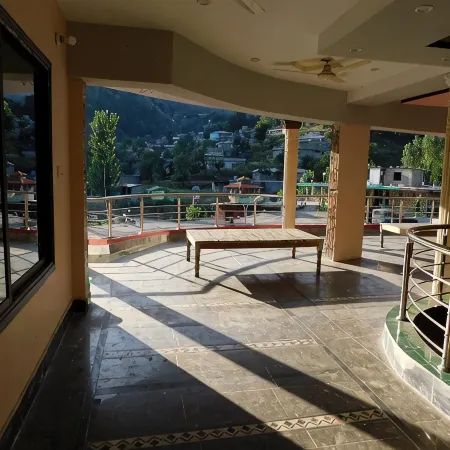 Hotel Pine Breeze and Restaurant