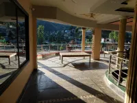 Hotel Pine Breeze and Restaurant