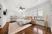 Luxury Beachfront Cottage w Hot tub, Sauna & Bar - Gym
