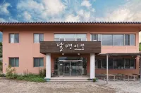 Gwangyang Sandalbaengi Pension