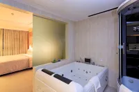Cebu Parklane International Hotel - Bathtub