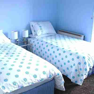 Intl Townhouse Apt on The Crescent: perfect for walking everywhere! Rooms