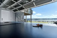 Sleeps 12, 16ft Water, Game Room, Hot Tub + MORE! - 4つ星