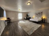 Modern Retro Retreat - Apartments