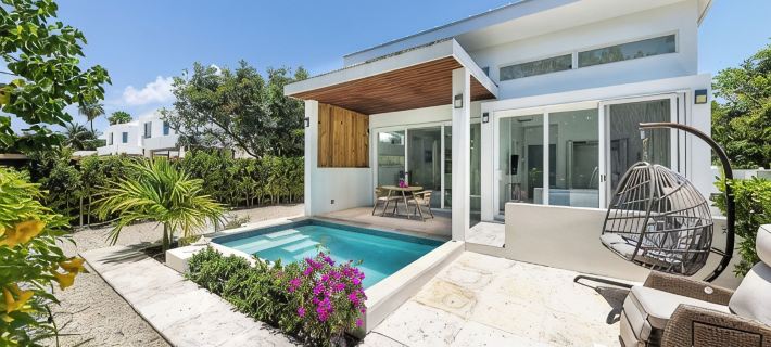 Idyllic Grace Bay Getaway villa 250 yards to Grace Bay beach Hotels in The Bight Settlement
