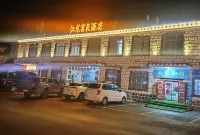 當雄江龍富氧飯店（納木錯景區店） - 停車場