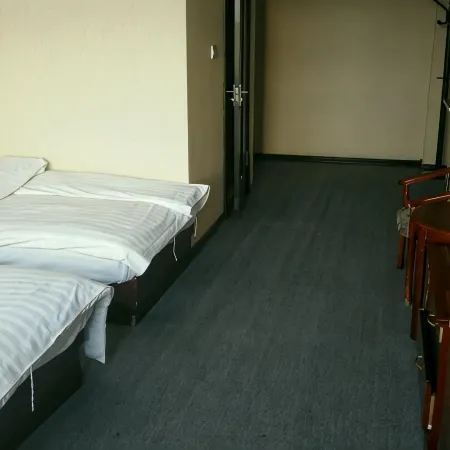 Chonghua Business Hotel