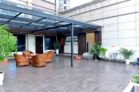 Rongxian Penglai Hotel - parcheggio