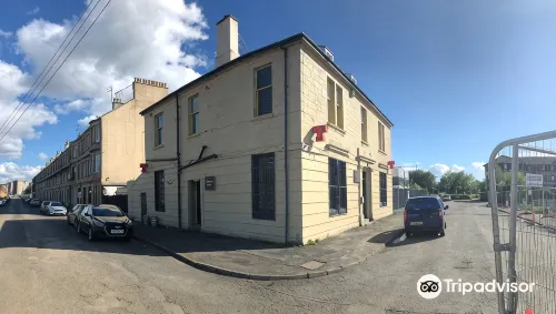 Douglas Hotel - parking