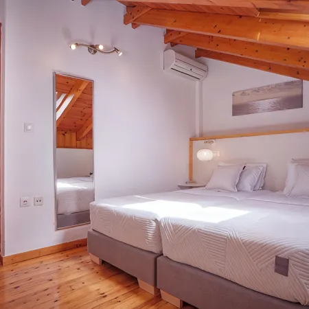 Avithos Beach 2 Mins. Private Pool & Garden. Airport 10 Minutes.