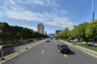 Yining Beauty Hotel (Liuxing Street Scenic Area Airport Store) - Mountain view