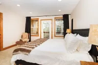 Mountain Home w/ Views & Game Room, Slopes 20 min - balcony