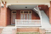 Insta-worthy 2Bd/1Ba Apt Steps from Downtown!