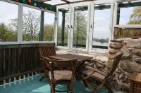 Apartment with garden and lake view from the veranda. Family friendly! - Homestays