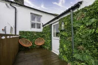 Stunning modern space in Hove & free parking. - 4-Star