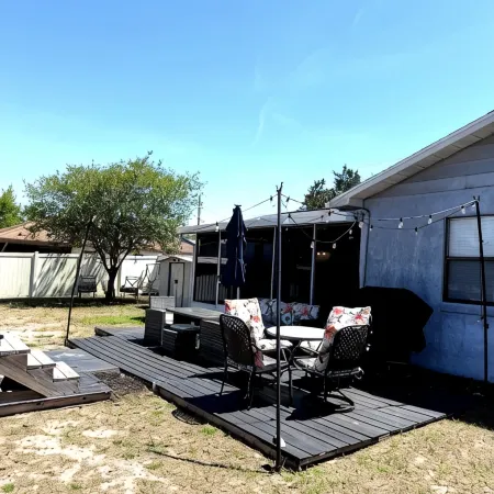 Backyard Oasis with Pool • 10 Min to Weeki Wachee