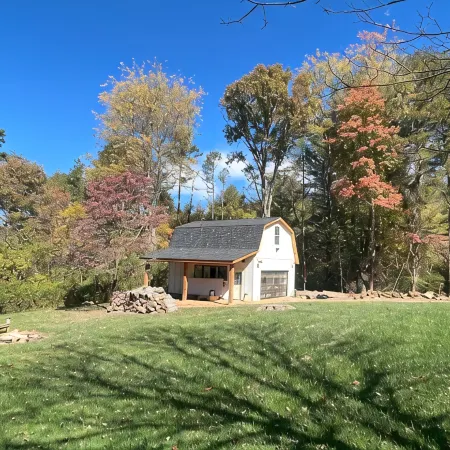 Blue Sky Lodge & Barndominium in Peaceful Blue Ridge 1 Flat Acre, Hot Tub and EV