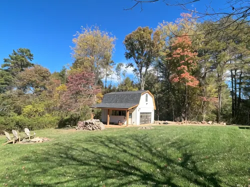 Blue Sky Lodge & Barndominium in Peaceful Blue Ridge 1 Flat Acre, Hot Tub and EV