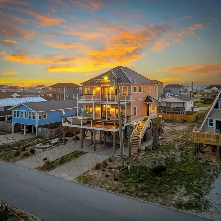 Surf City Shores / Ocean Views, Hot Tub & Beach Access