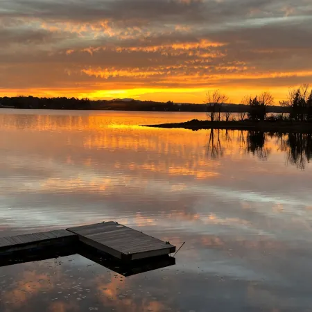 Relaxing cottage on Carry Bay boasting beautiful sunsets.