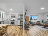 King Bed. Pet & Family Friendly Upper unit. Walking Distance to Downtown Palmer Hotels in Palmer