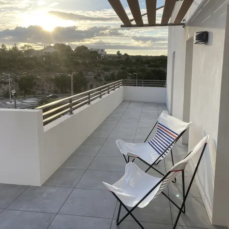 New superb 90 m2 seafront apartment on the Côte Bleue