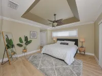The Dolphin Inn with Views of Tampa Bay & Marina Hotels in Apollo Beach