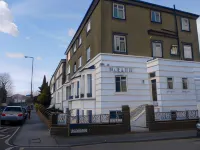 Shandon Hotel Hotels near Mortlake