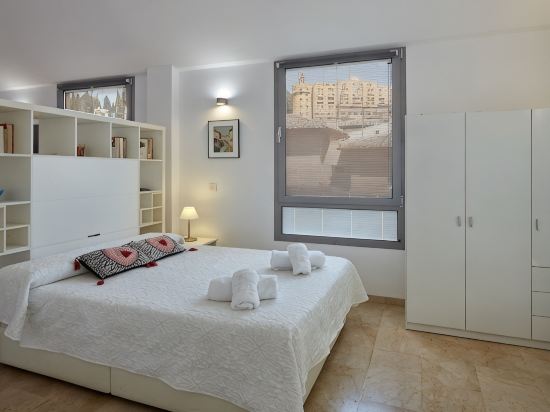 Loft with sloping ceilings in the Realejo, optional parking