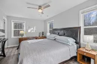 1/4 Mile to Ecusta Trail • Firepit • 1G Fiber Wi-Fi • Bamboo Bungalow - Kitchens