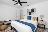 Country Club Hideout - w/ HotTub & King bed - con encanto