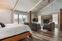 Boyne Mountain RetreatPet Friendly, WI-FI, Linens, 2 Car Garage - 4-Sterne