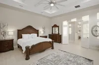 Stylish Retreat near Park & Beach-Designer Kitchen - 4 ดาว