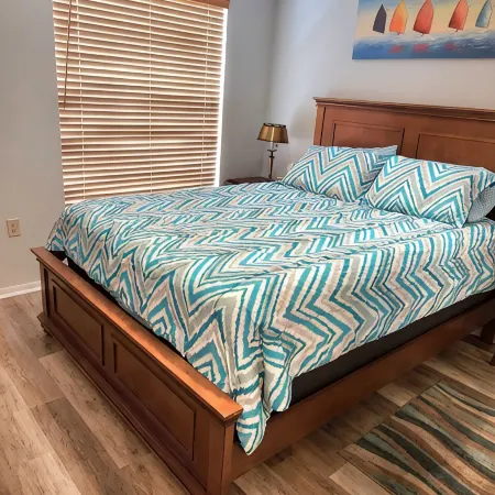 Charming Single Story Townhome close to beaches