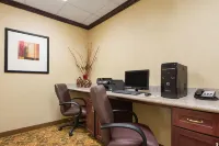 Comfort Inn & Suites - Airport Shuttle