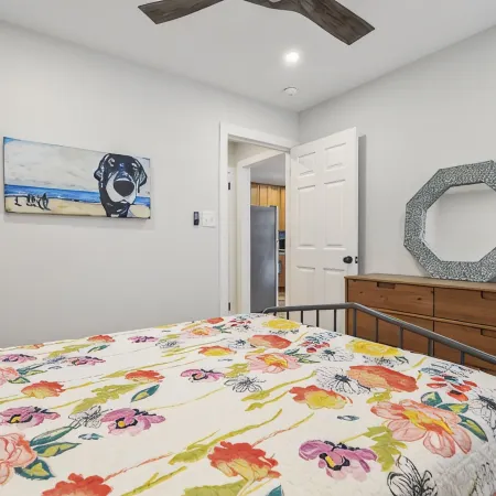 4 Houses to Beach!  Remodeled 2026. 4 Passes, Chairs, Towels, Umbrellas Included