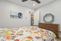 4 Houses to Beach!  Remodeled 2026. 4 Passes, Chairs, Towels, Umbrellas Included