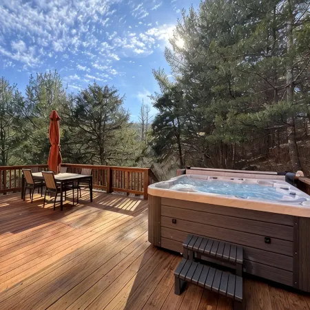 Entire Cabin in Lost River w/ fire pit + pet friendly!