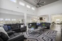 9000 Sqft Estate/Pickleball/Basketball/Pool/HotTub/9 Bdrm/8 Bath/23Beds/Sleeps35 - 5-Sterne